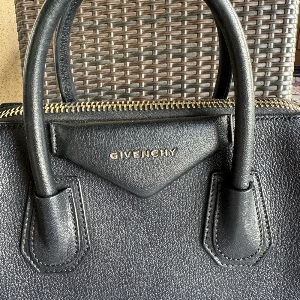 Givenchy Antigona Black Leather Bag - Picture 4 of 12